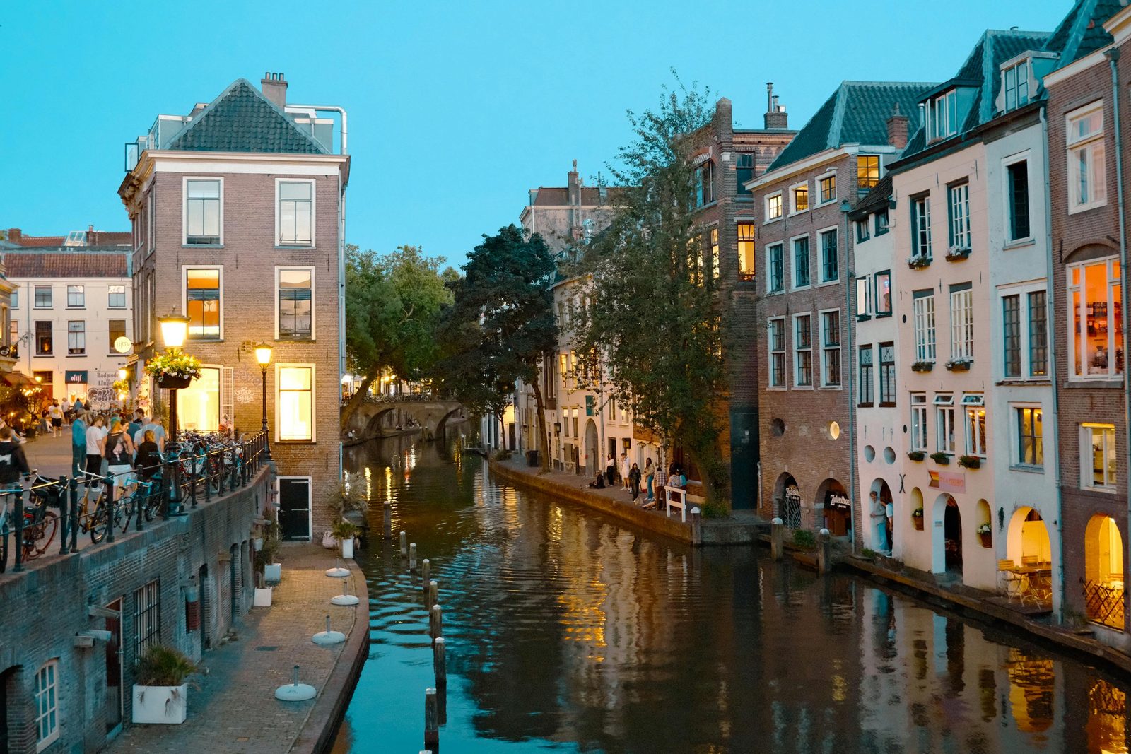 Utrechtse gracht in avondsfeer